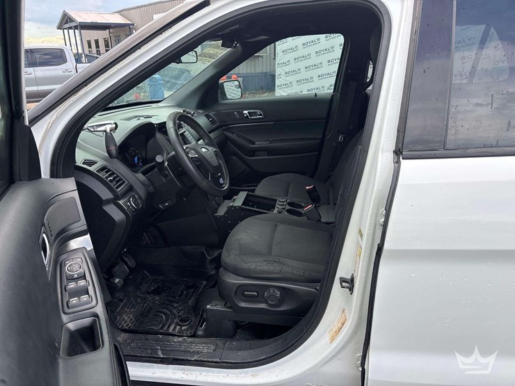 2017-ford-explorer-image-9