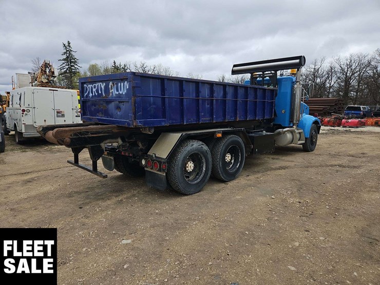 2003-peterbilt-330-image-3