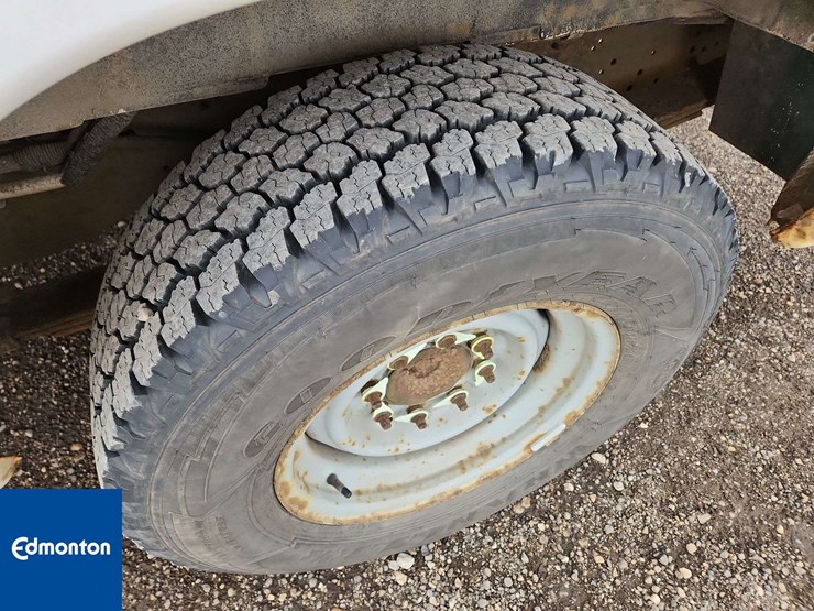 2010-ford-cargo-image-30