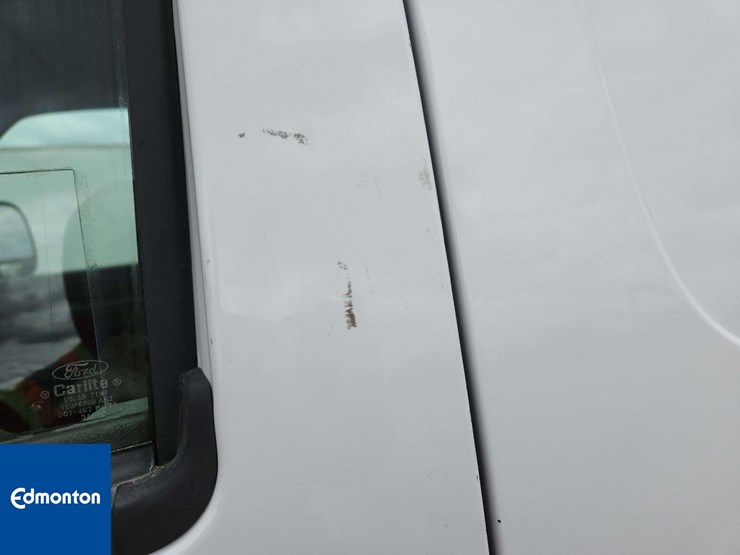 2014-ford-cargo-image-39