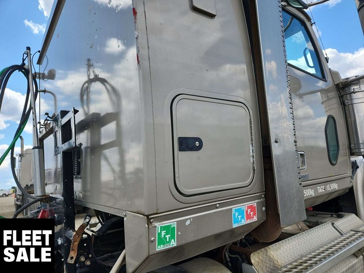 2015-western-star-4900-image-37
