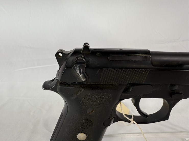 #42-•-beretta-96-40-pistol-ber000470-image-15