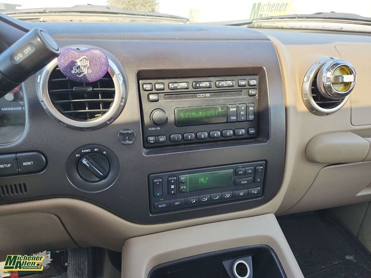 2004-ford-expedition-image-13