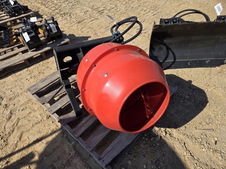 #682-•-new-sdlanch-mini-skid-steer-concrete-mixing-bucket-image-1