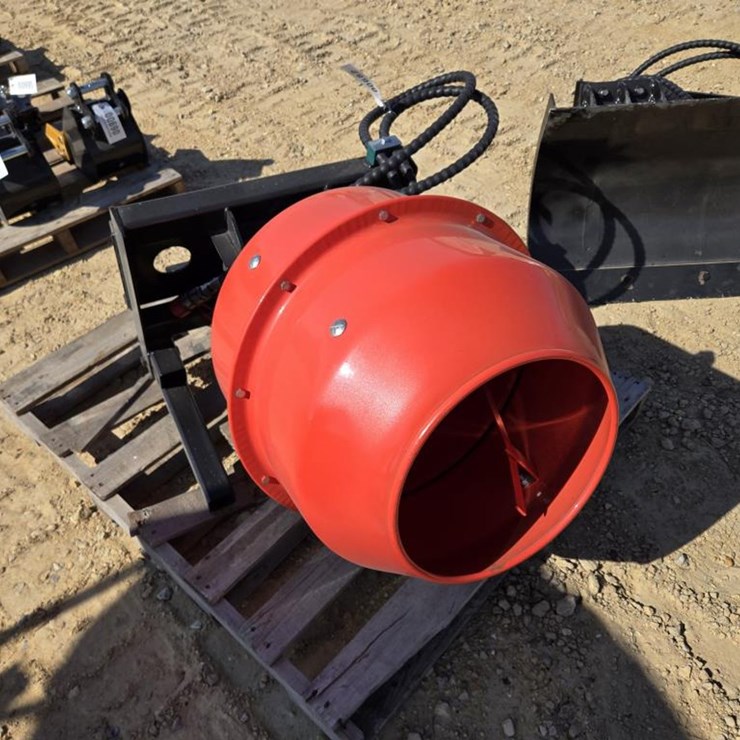 #682 • NEW SDLANCH MINI SKID STEER CONCRETE MIXING BUCKET