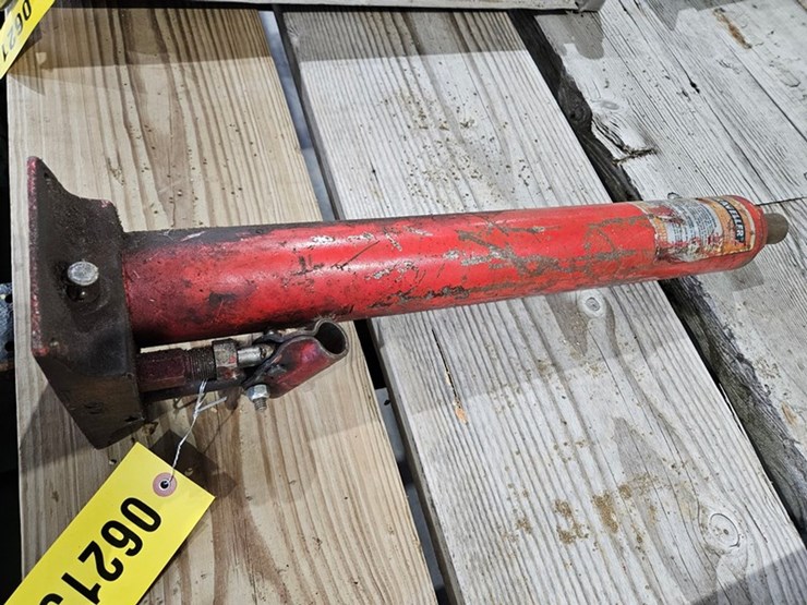 #6213-•-traveller-6000lb-hydraulic-utility-jack-image-3