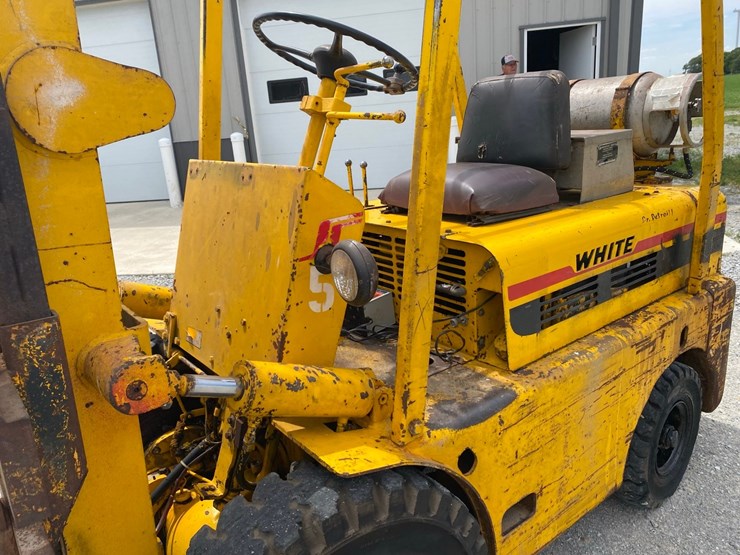 white-lp-gas-forklift.-image-11