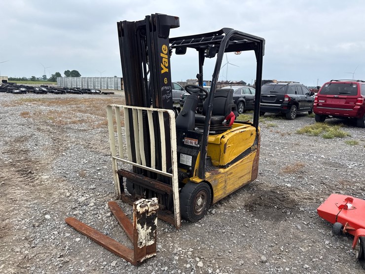 #49156-•-2021-yale-pneumatic-tire-forklift-g807n161450-image-1