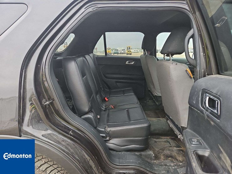 2019-ford-explorer-image-40