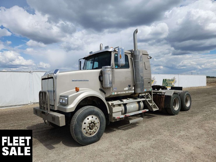 2015-western-star-4900-image-1