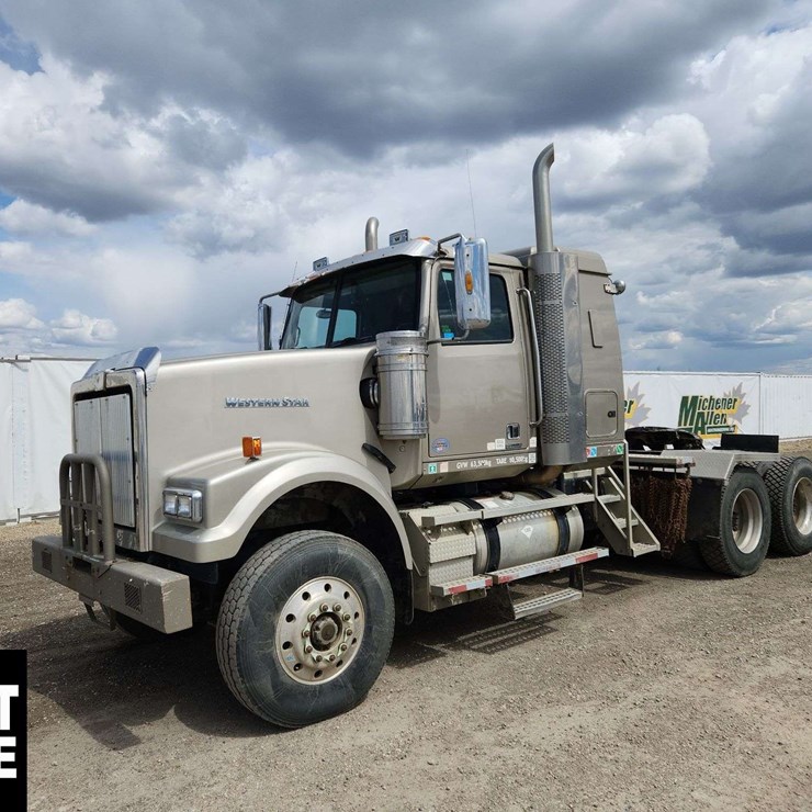 2015 WESTERN STAR 4900