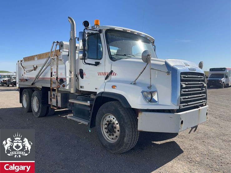 2015-freightliner-114sd-image-2