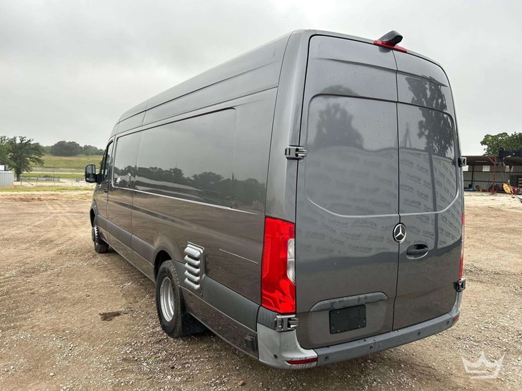2021-mercedes-benz-sprinter-4500-image-2