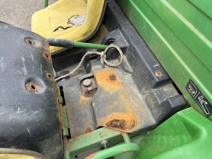 john-deere-gator-image-16