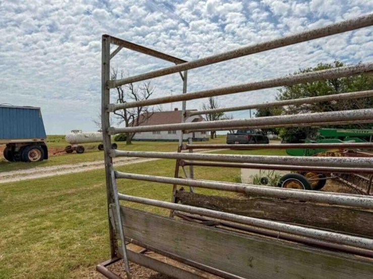 portable-livestock-loading-chute-image-9