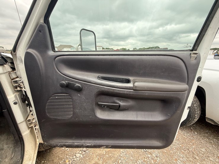 2001-dodge-ram-3500-image-31