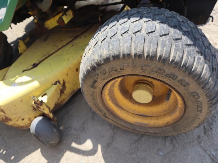 john-deere-332-image-9