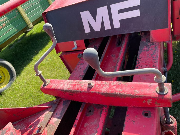 massey-ferguson-124-image-14