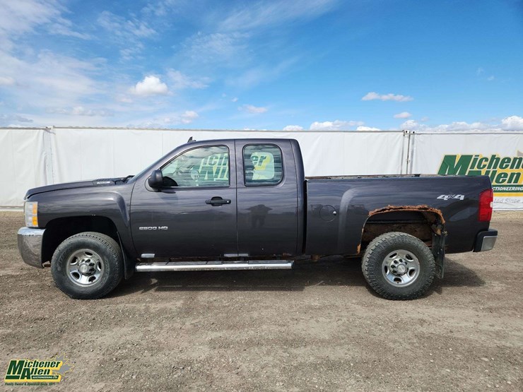 2010-chevrolet-silverado-2500hd-ls-image-8
