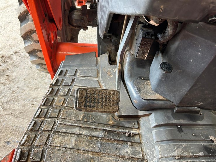 kubota-la724-image-25
