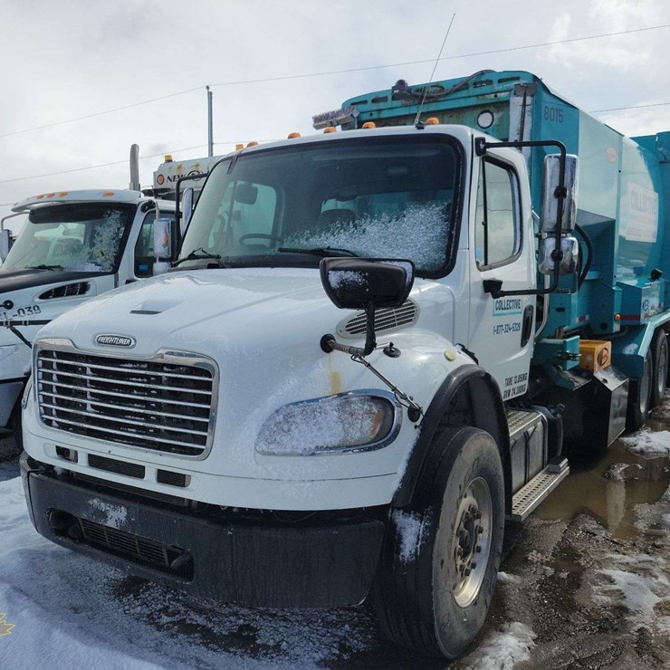 2015 FREIGHTLINER M2 106