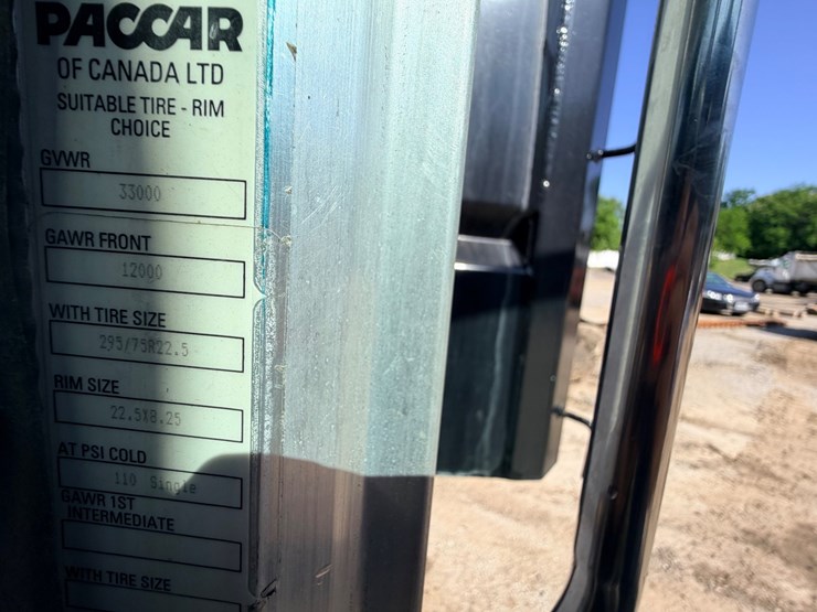 2006-peterbilt-335-image-33
