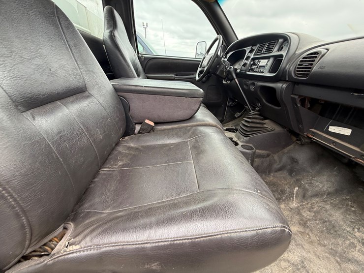 2001-dodge-ram-3500-image-29