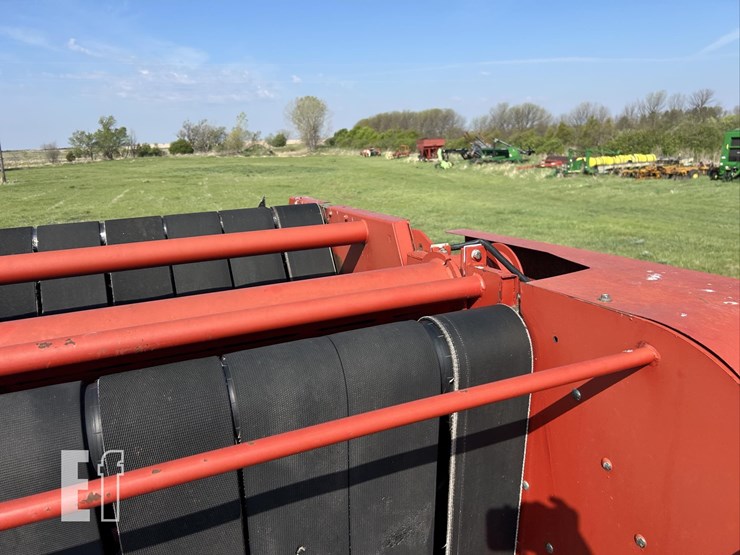 new-holland-br780-image-29