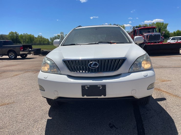 2004-lexus-rx330-image-2