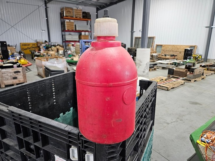#6267-•-5-gal-plastic-gas-can-image-2