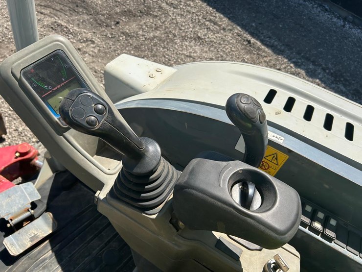 2020-takeuchi-tb230-image-21