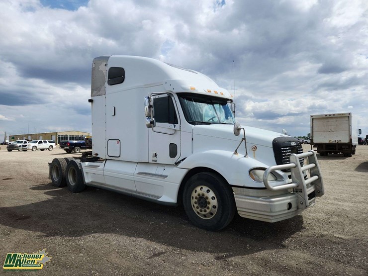 2005-freightliner-columbia-120-image-2