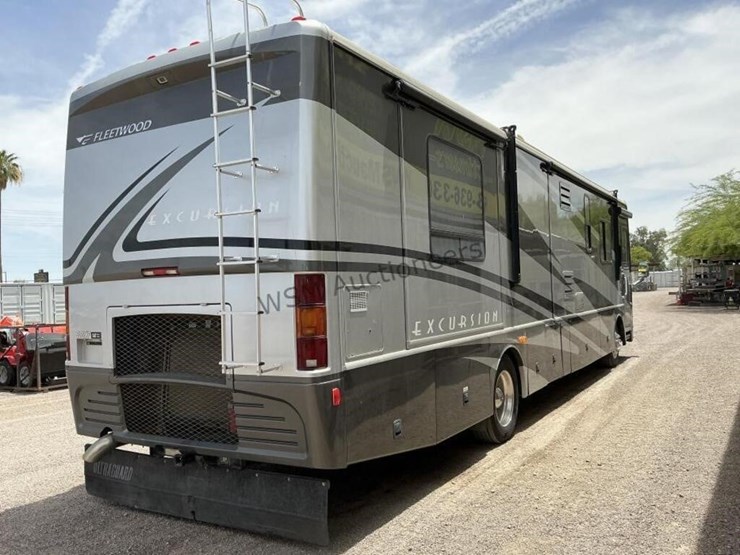 2006-fleetwood-excursion-motorhome-image-5