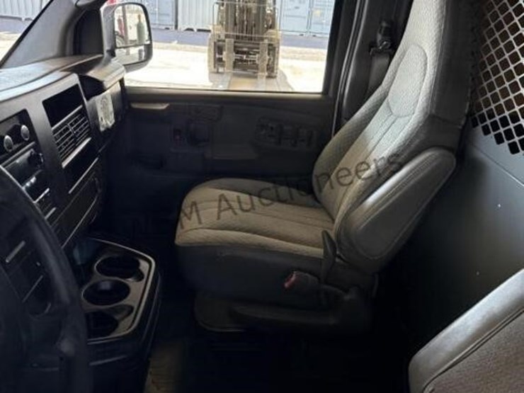 2009-chevrolet-express-1500-image-28