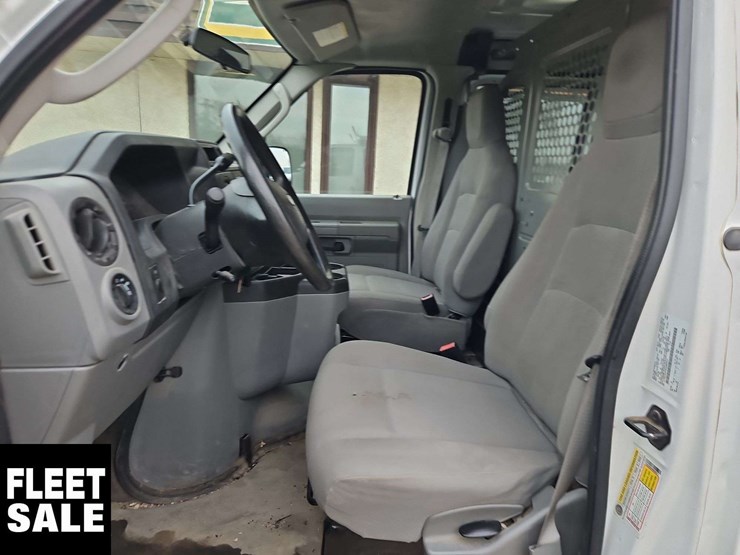 2013-ford-cargo-image-18