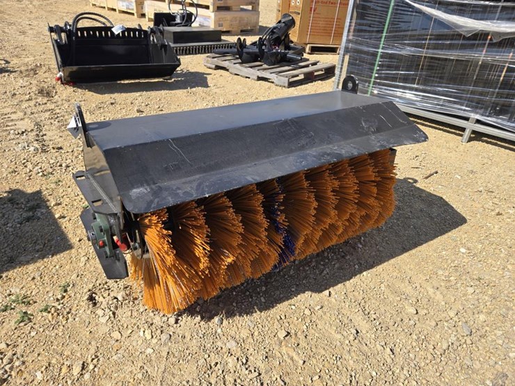 #684-•-new-sdlanch-mini-skid-steer-snow-angle-broom-image-4