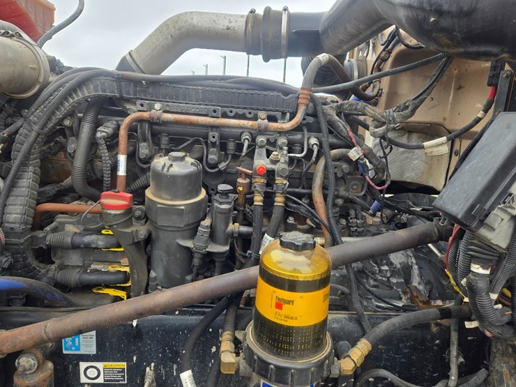 2016-peterbilt-389-image-30