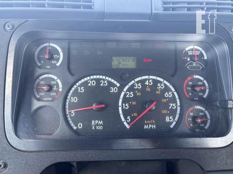 2013-freightliner-cascadia-125-image-11