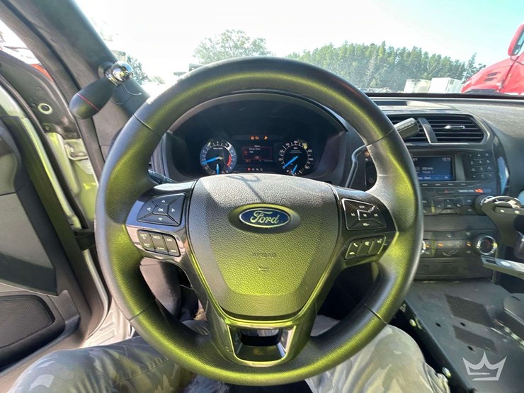 2016-ford-explorer-image-13