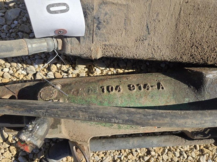 #717-•-(2)-hydraulic-cylinders-image-3