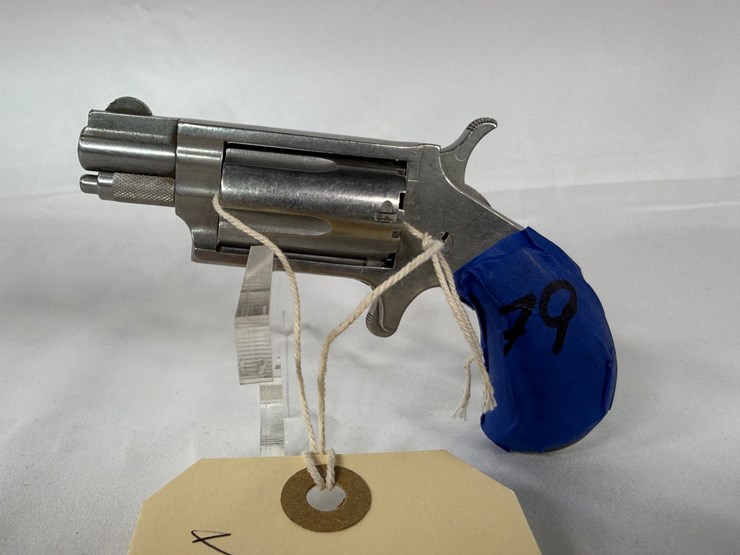 #79-•-naa-22mag-revolver-z14268-image-1