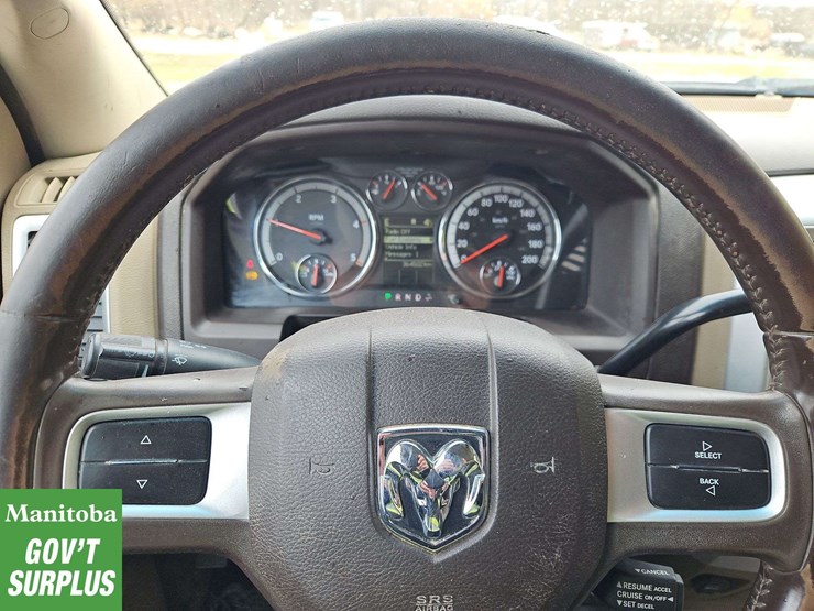 2011-dodge-3500-image-27