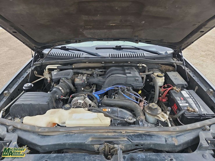 ford-explorer-sport-trac-image-31