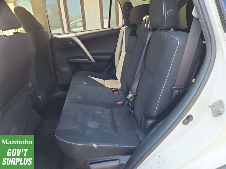 2017-toyota-rav4-image-21