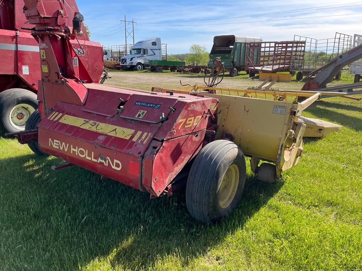 new-holland-790-image-3