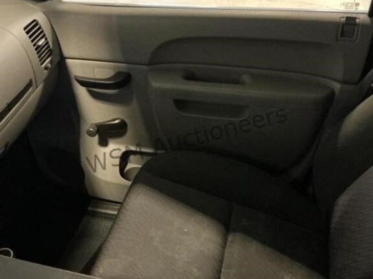 2012-chevrolet-silverado-1500-image-21