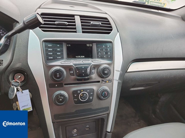 2015-ford-explorer-image-21
