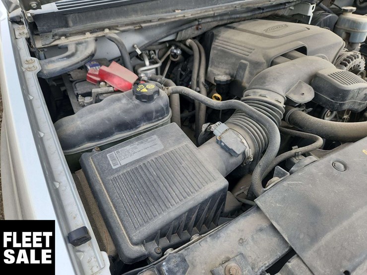 2011-chevrolet-suburban-image-30