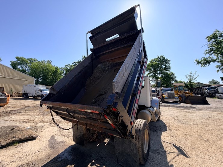 2006-peterbilt-335-image-51