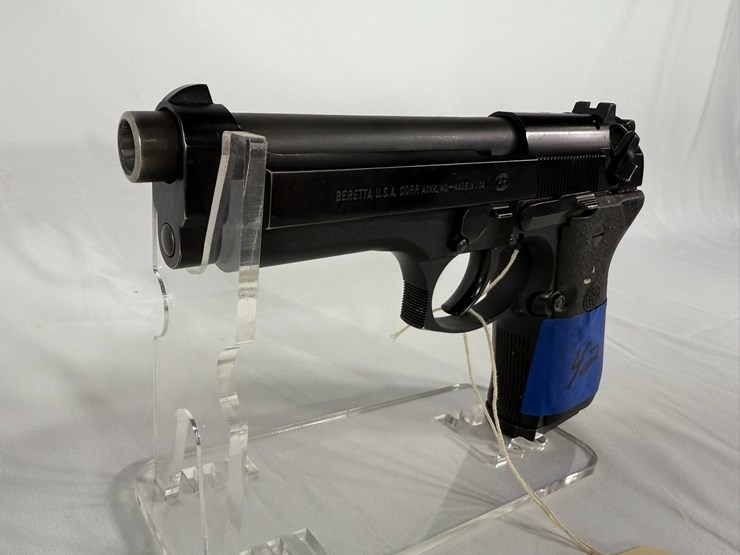 #42-•-beretta-96-40-pistol-ber000470-image-2